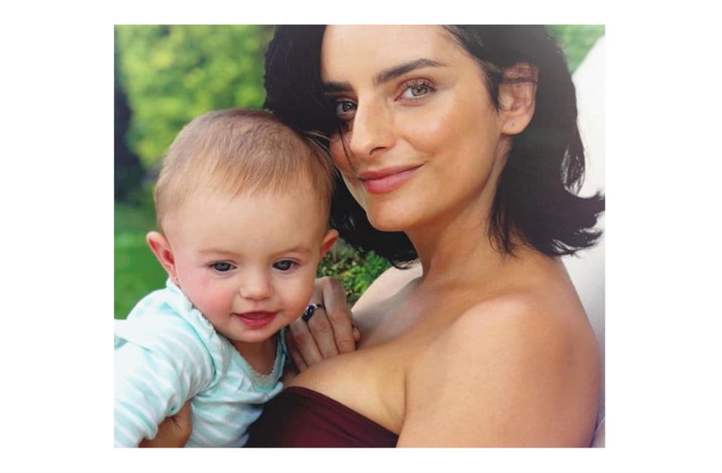 Aislinn Derbez publica foto inédita del nacimiento de Kailani