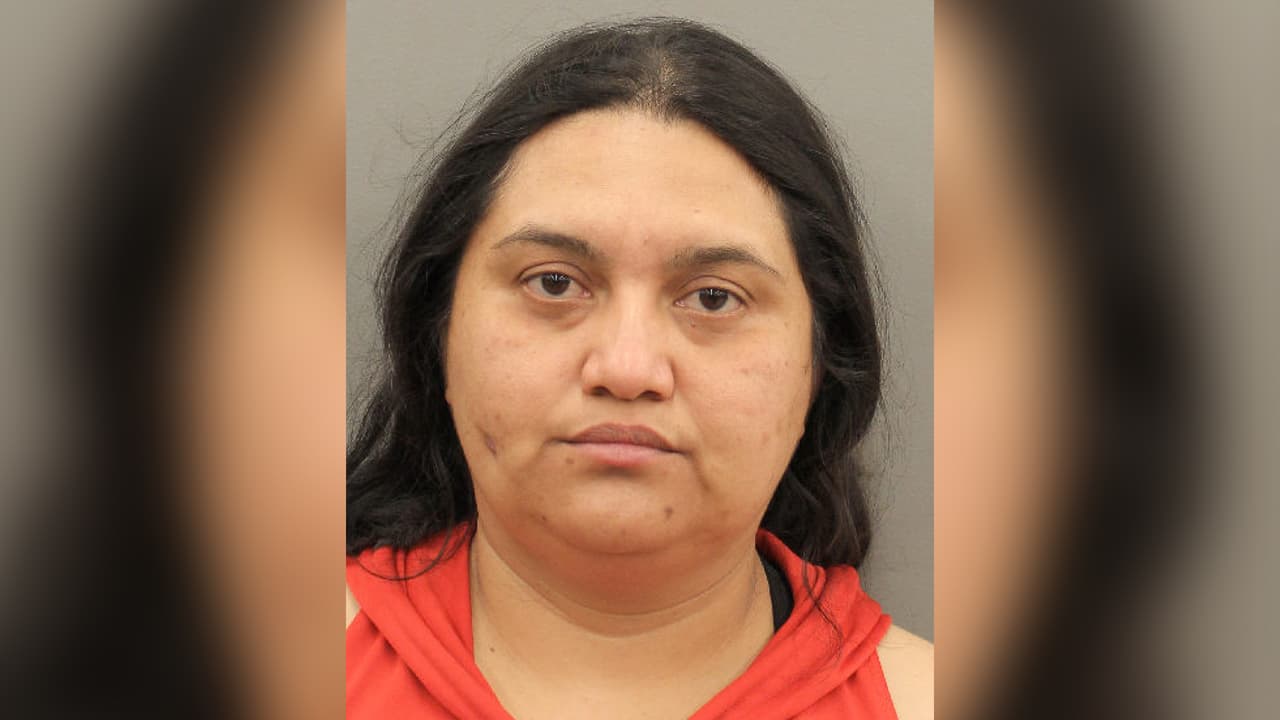 Arrestan a sospechosa de conducir ebria y atropellar a una mujer cuando cruzaba la calle en Houston