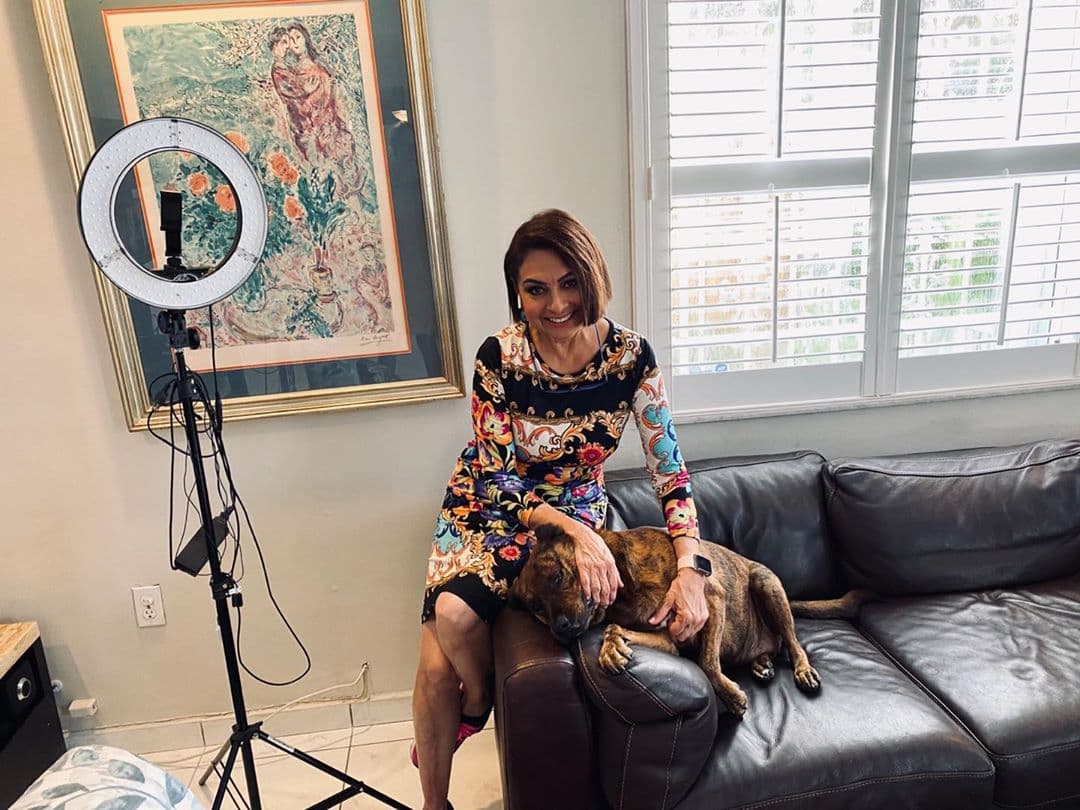 Nuestra MAC, muy bien acompañada para iniciar transmisión desde casa.