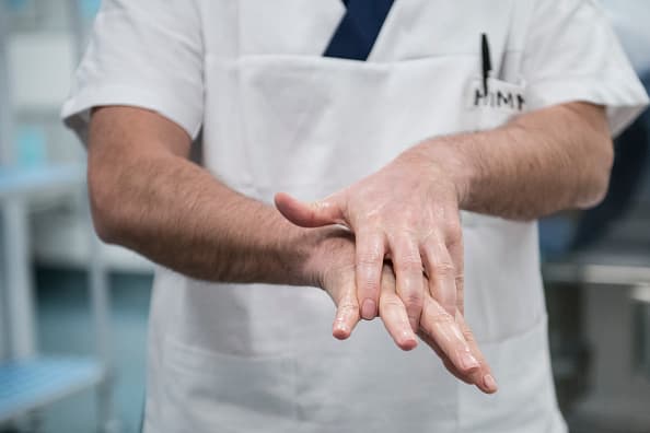 <b>Hospital Estatal de San Antonio:</b> Gerald Shackelford, el director de servicios de apoyo al personal de SASH, le dijo al medio local KSAT que el centro psiquiátrico está contratando a personal de enfermería, terapeutas, médicos, trabajadores de alimentos, custodios, trabajadores de mantenimiento y más.