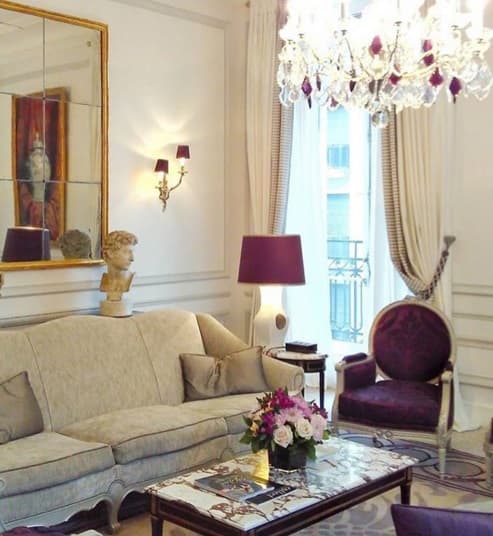 Plaza Atheene fue el lujoso y exclusivo hotel elegido por Mariah. 'TMZ' reportó que la cantante se hospedó en este lugar cinco noche, y pagó $16 mil dólares por cada una.