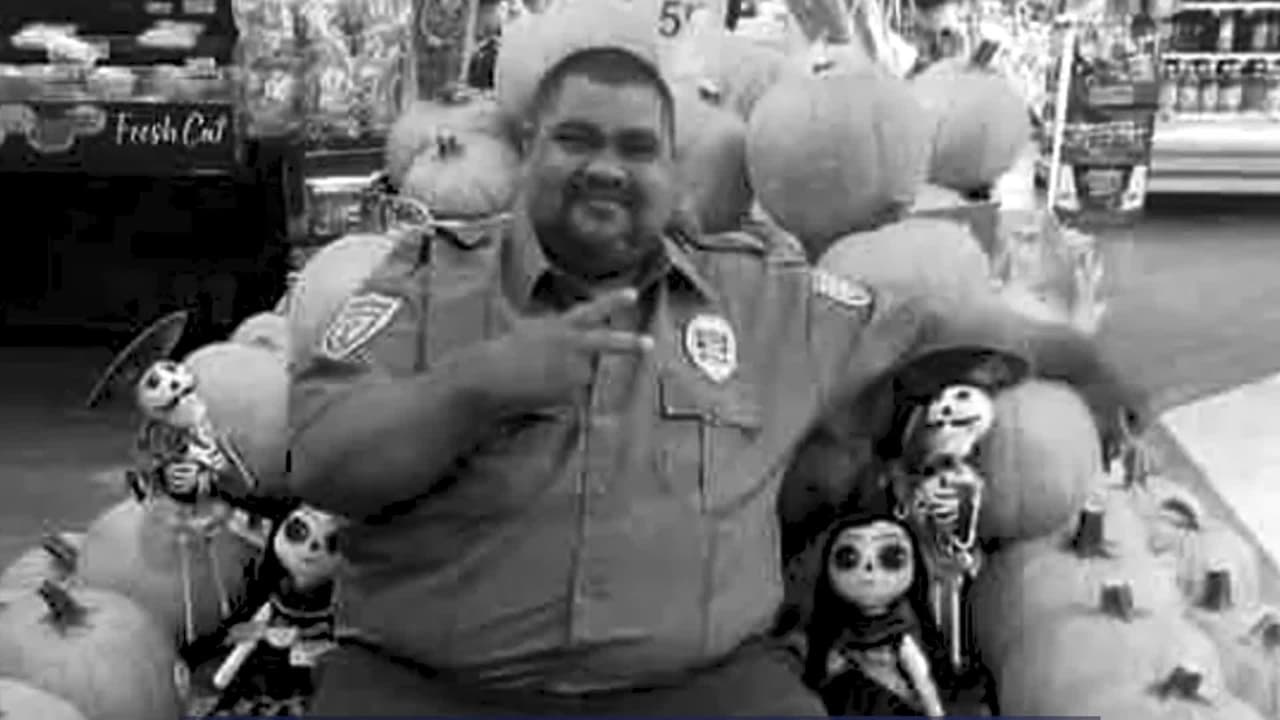 Un conductor que intentó manejar su camioneta por la acera peatonal fue sacado de su vehículo y golpeado hasta morir, según informa el departamento del Sheriff de Los Ángeles.