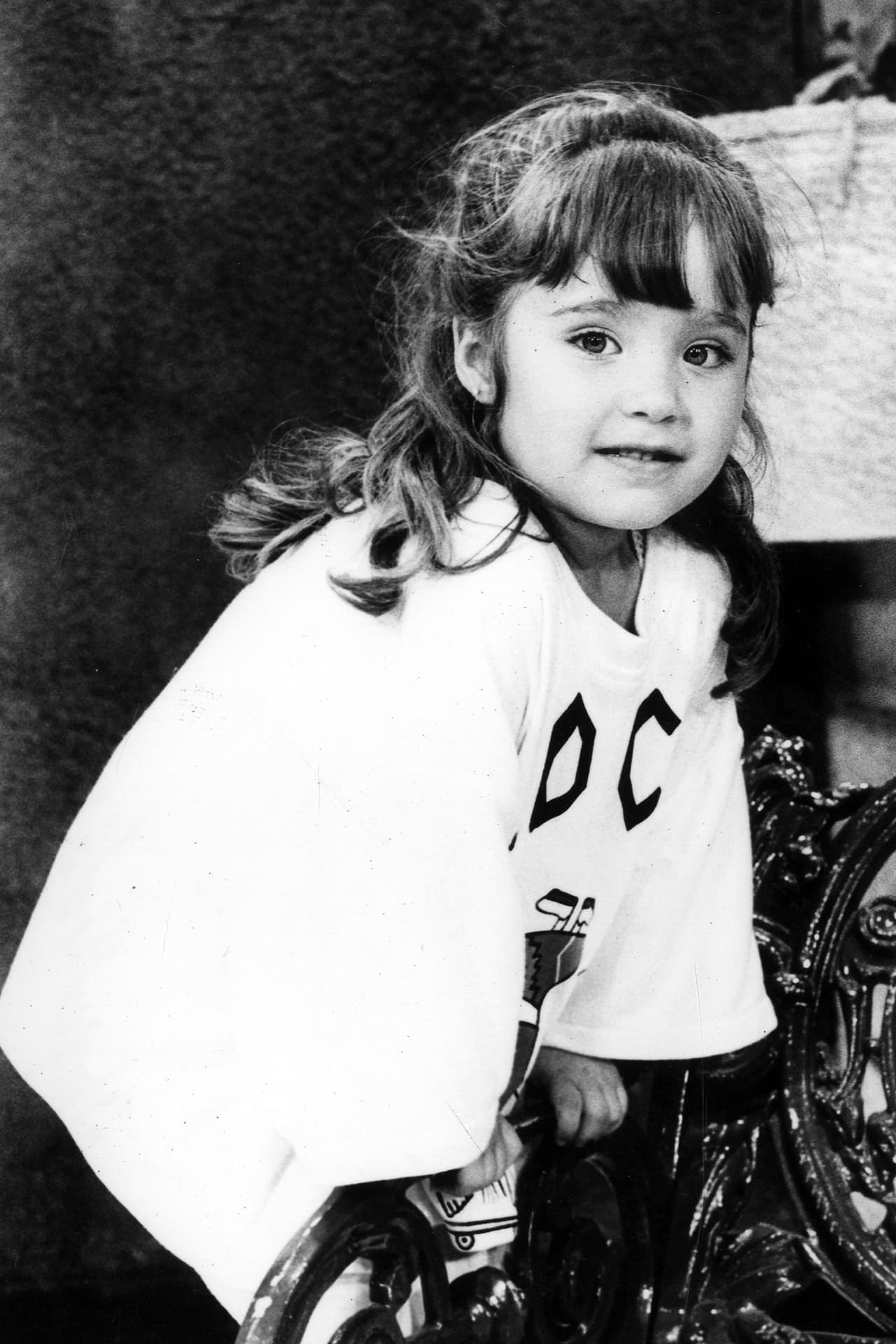 ¿Cómo no mencionar a 
<b><a href="http://www.univision.com/temas/anahi">Anahí</a></b>? Los foros de televisión fueron parte primordial de esta actriz, desde sus escasos 2 años de edad comenzó a trabajar en el programa 'Chiquilladas' y desde ahí su éxito no ha parado, pasando por 15 telenovelas, más de 10 programas de televisión, 8 películas y 6 discos como solista.