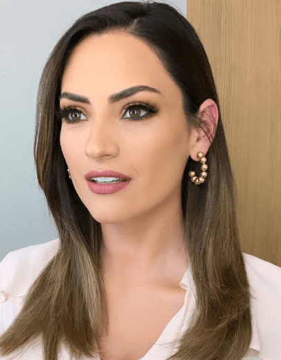 Fernando Guajardo le pidió que fuera su novia durante un viaje sorpresa a la Isla del Padre. Aunque las olas del mar borraron la pregunta que había escrito y una niña se llevó las flores, la propuesta tuvo éxito.