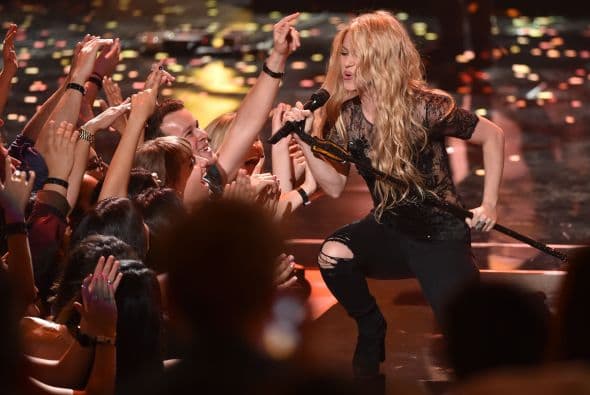 Y puso de buen ánimo al público, quien la despidió de pie.