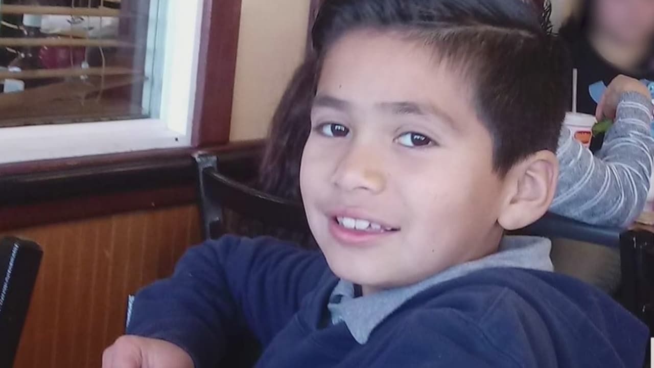 "Tenía toda una vida por delante": niño de 10 años muere tras un tiroteo mientras estaba en el auto con sus padres