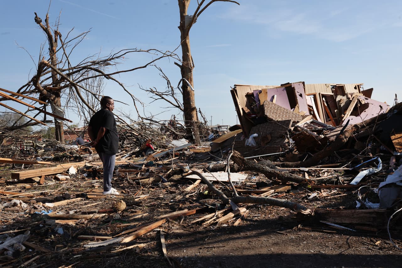 La ayuda comienza a llegar a Mississippi, mientras pronostican más tormentas y tornados en el sur de EEUU