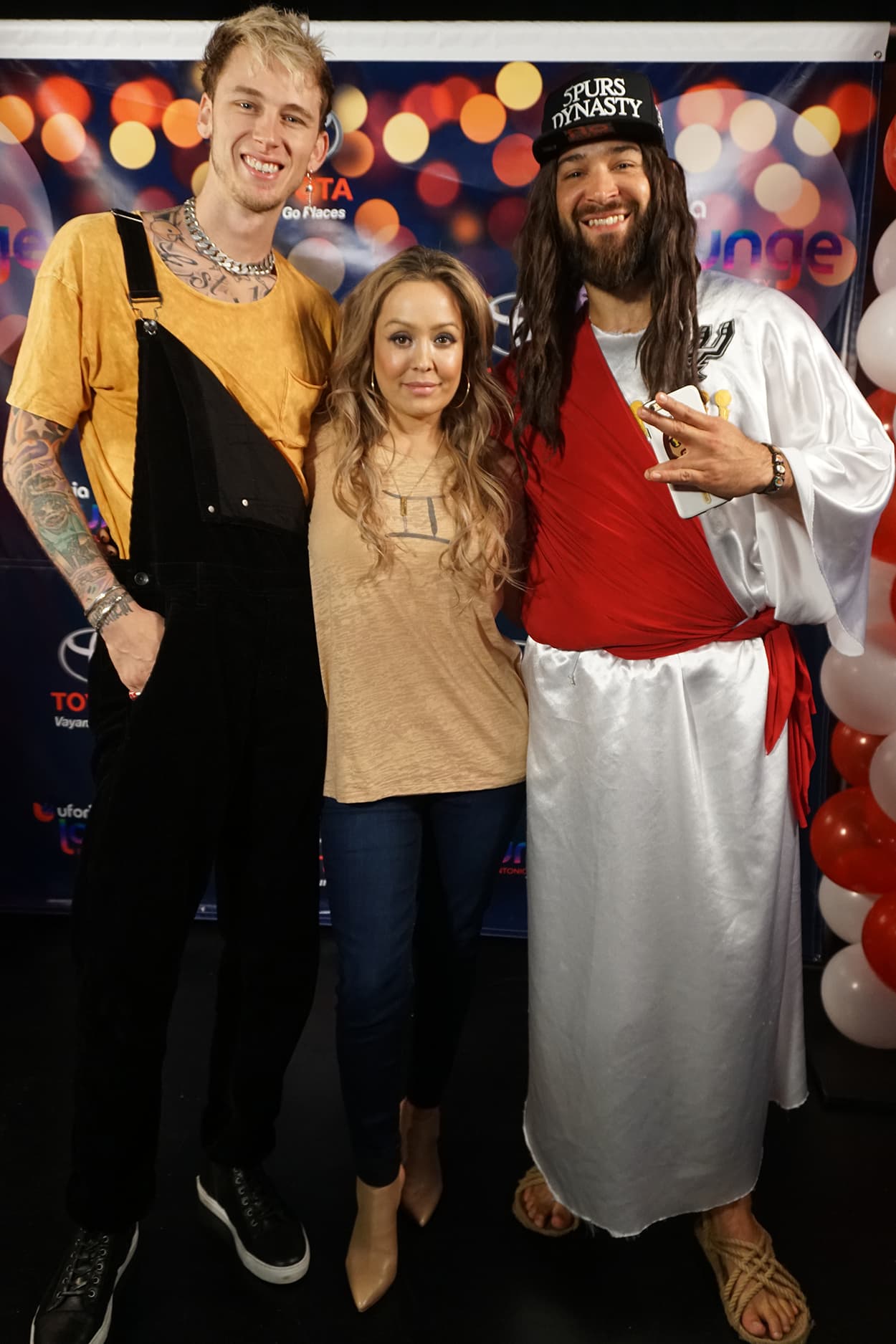 The music artist chilled and met with some of our lucky listeners inside the Uforia Lounge.