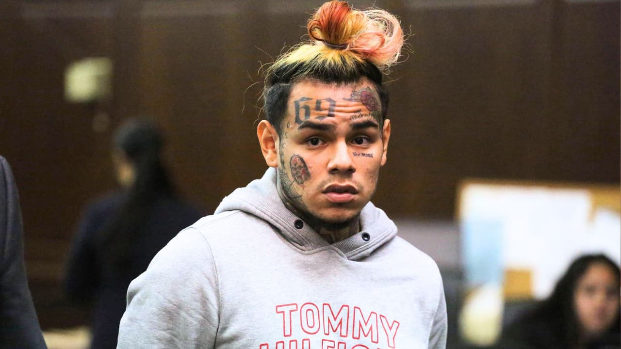 6ix9ine reacciona tras ser sentenciado y saber que debe ir a prisión