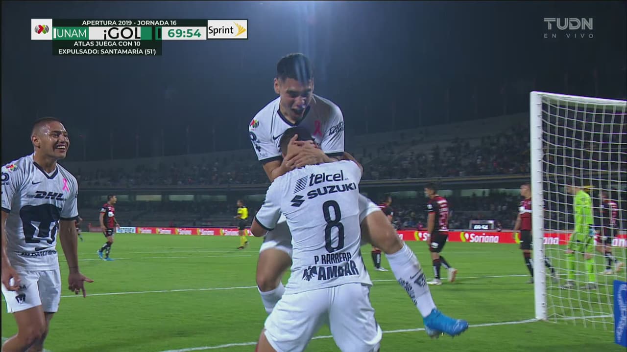 ¡El primer balón que toca Felipe Mora se convierte en el 2-1!