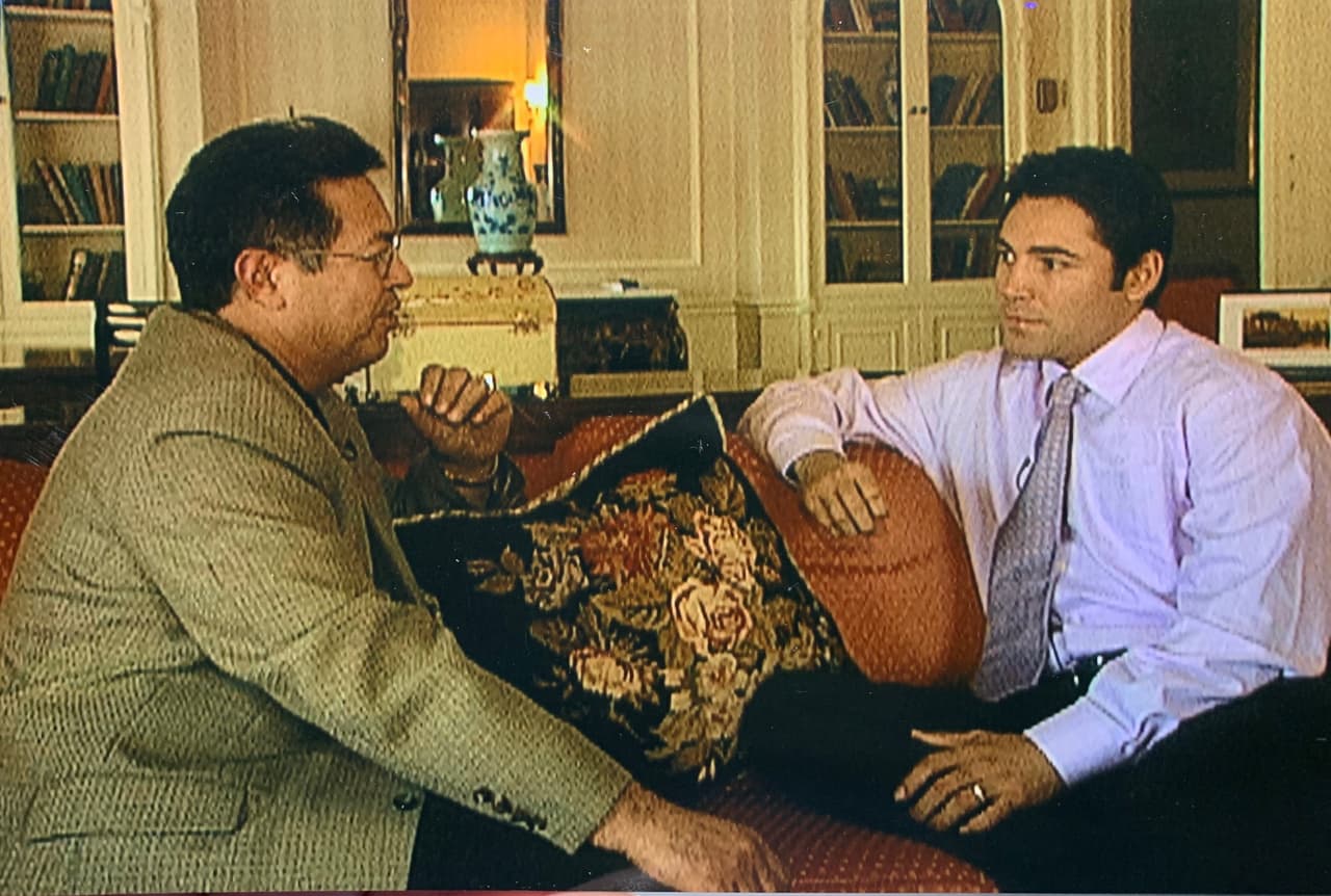 Por su acercamiento con la comunidad, Salvador ha sido reconocido por diversas organizaciones de distintas nacionalidades, además Jersey City en New Jersey y la Ciudad de Nueva York le otorgaron reconocimientos por su labor en los medios de comunicación en pro de la comunidad.