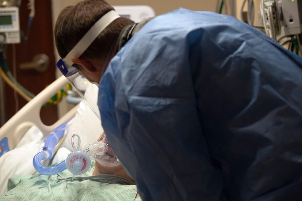 "Es muy difícil que la gente no se contagie": Médico habla del incremento de casos de covid-19 en Houston