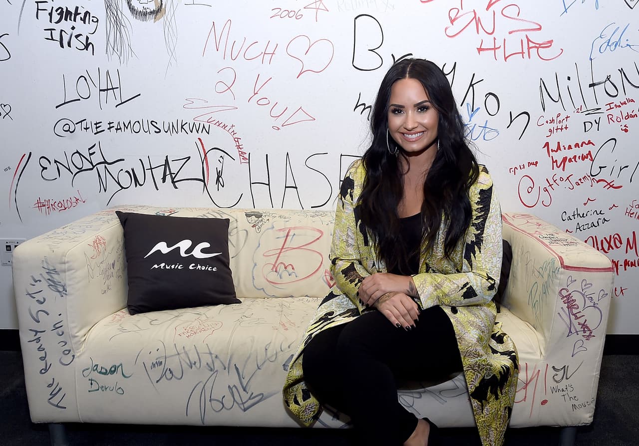 "No les dije oficialmente a mis padres, hasta el año 2017, que me veía terminando con la posibilidad de 
<b><a href="https://www.univision.com/estilo-de-vida/identidad-sexual/demi-lovato-responde-a-los-rumores-sobre-su-sexualidad" target="_blank">estar con una mujer</a></b>
<a href="https://www.univision.com/estilo-de-vida/identidad-sexual/demi-lovato-responde-a-los-rumores-sobre-su-sexualidad" target="_blank">"</a>, contó.