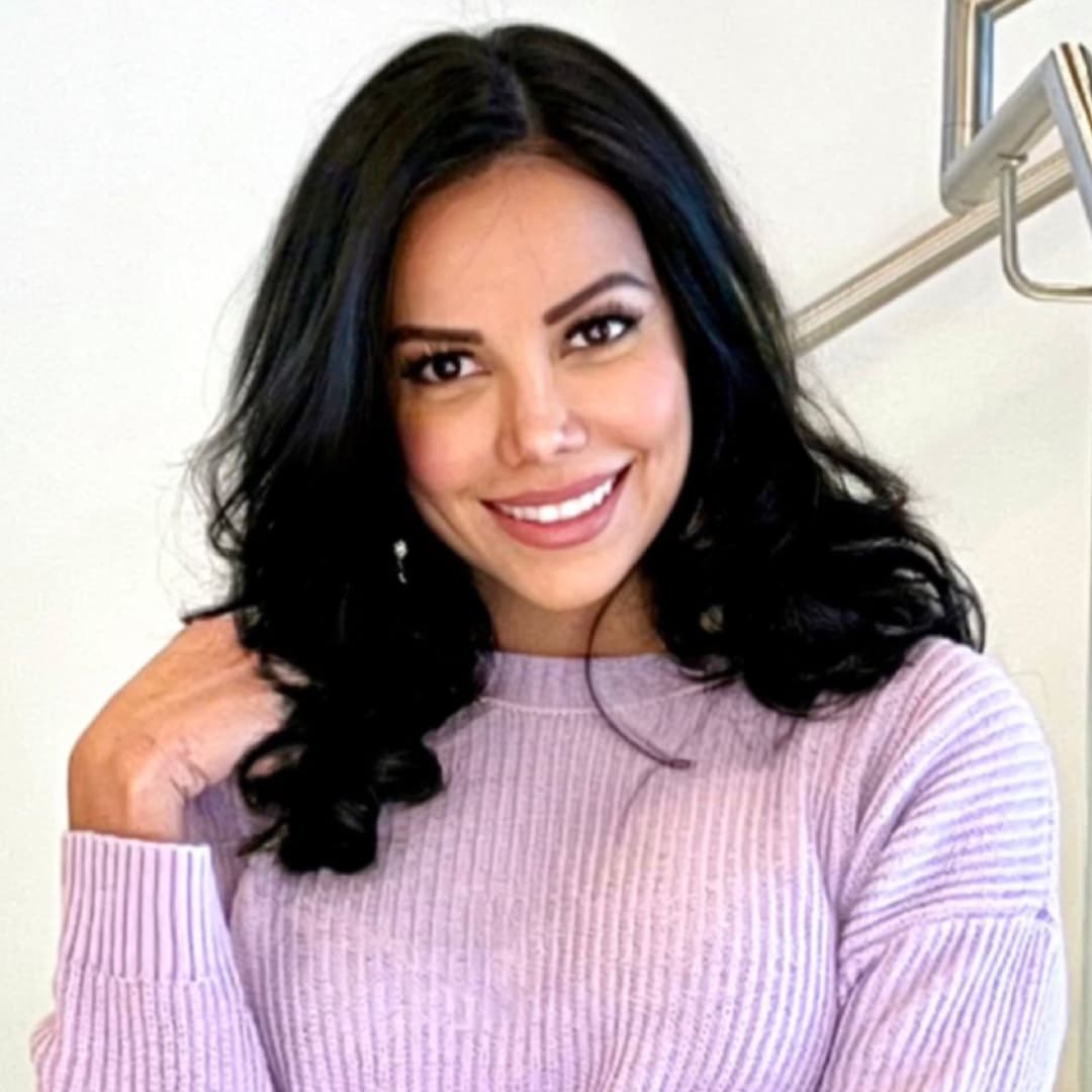 Enamorándonos vuelve a tu pantalla Recargado con grandes sorpresas, entre ellas, 24 nuevos integrantes del palco que buscarán el amor en el show y
<b>Hellen</b> es una de ellos. Colombiana de 40 años, dedicada al network marketing y residente de Ridgecrest, California.