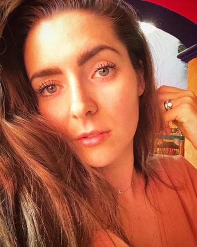 Dar el último adiós a su prima, a quien consideraba su hermana porque crecieron juntas, la embargó de tristeza y mantuvo en silencio su cuenta durante 10 días.