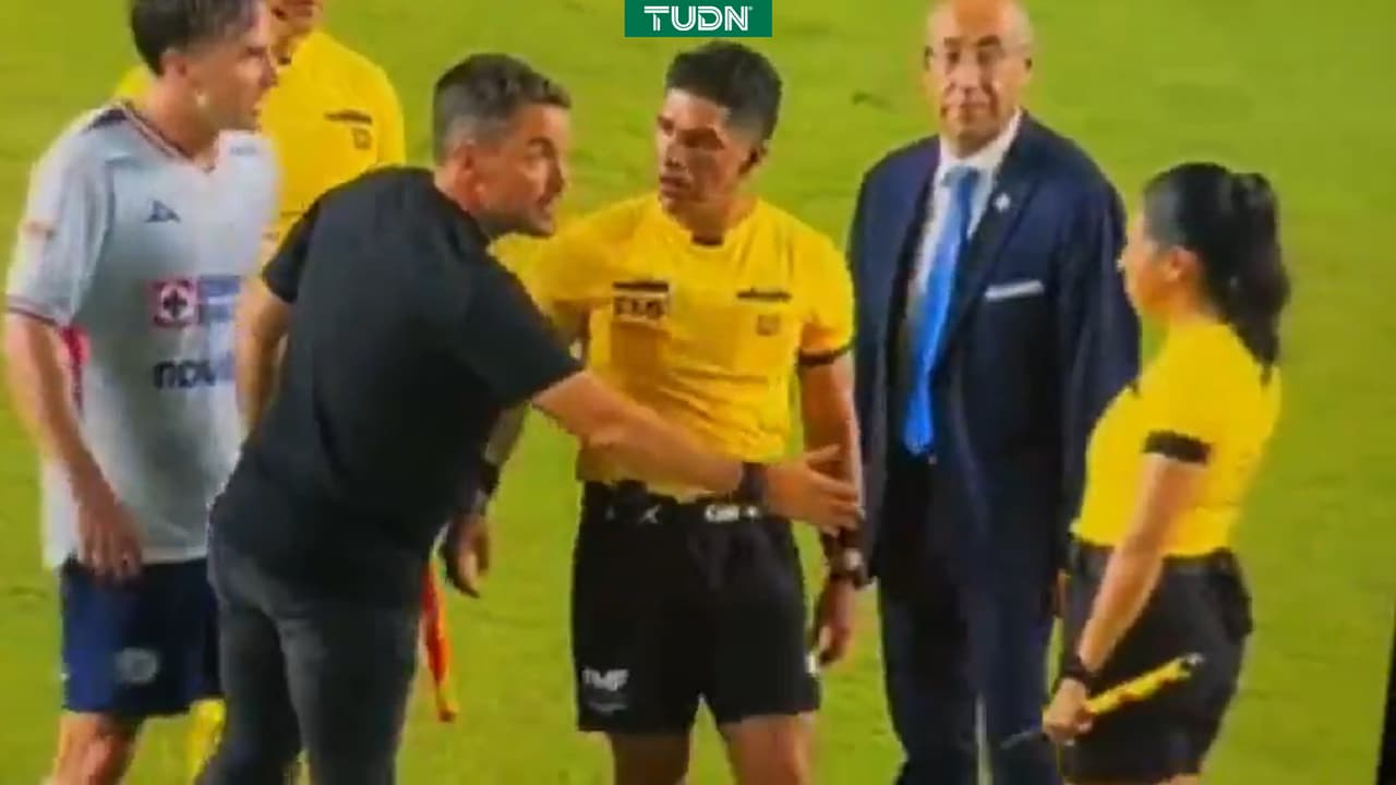 Árbitra Karen Díaz niega saludo a Nicolás Larcamón tras juego Mazatlán vs. Cruz Azul