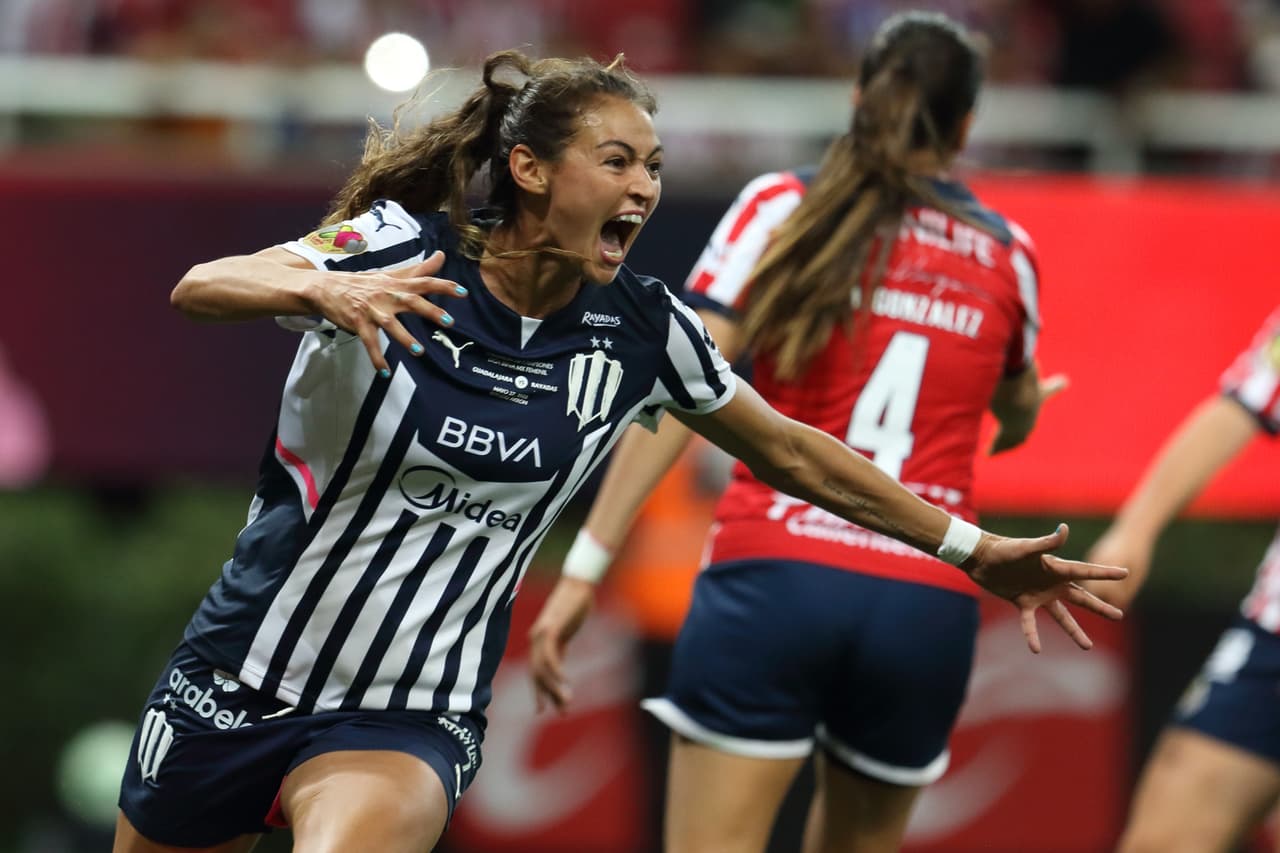 Las Rayadas descontaron al 56’, cuando Rebeca Bernal envió un centro quirúrgico al corazón del área para la llegada de Christina Burkenroad para el 1-1 definitivo. La vuelta s ejuega el lunes en Monterrey.