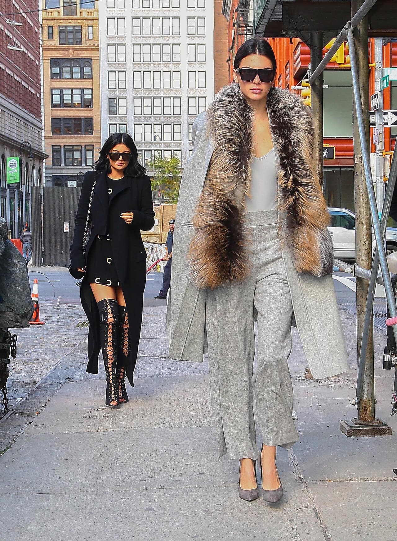 Kendall y Kylie Jenner se aseguraron de que todas las miradas se dirigieran hacia ellas.