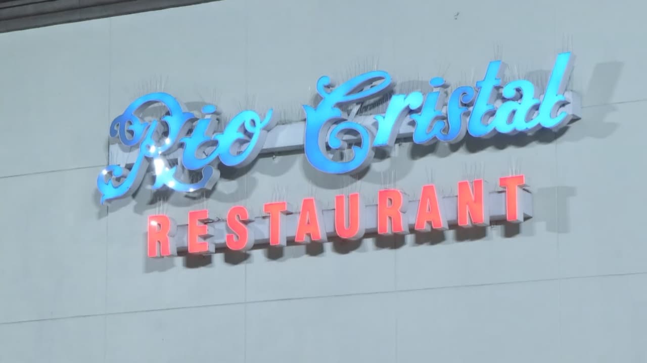 ‘Río Cristal’ llevaba 46 años sirviendo a la comunidad en el área de Westchester y a pesar de que había podido sobrevivir los efectos de la pandemia solo con las entregas a domicilio y que las personas pasaban a recoger su comida, al final no fue suficiente.
<br>