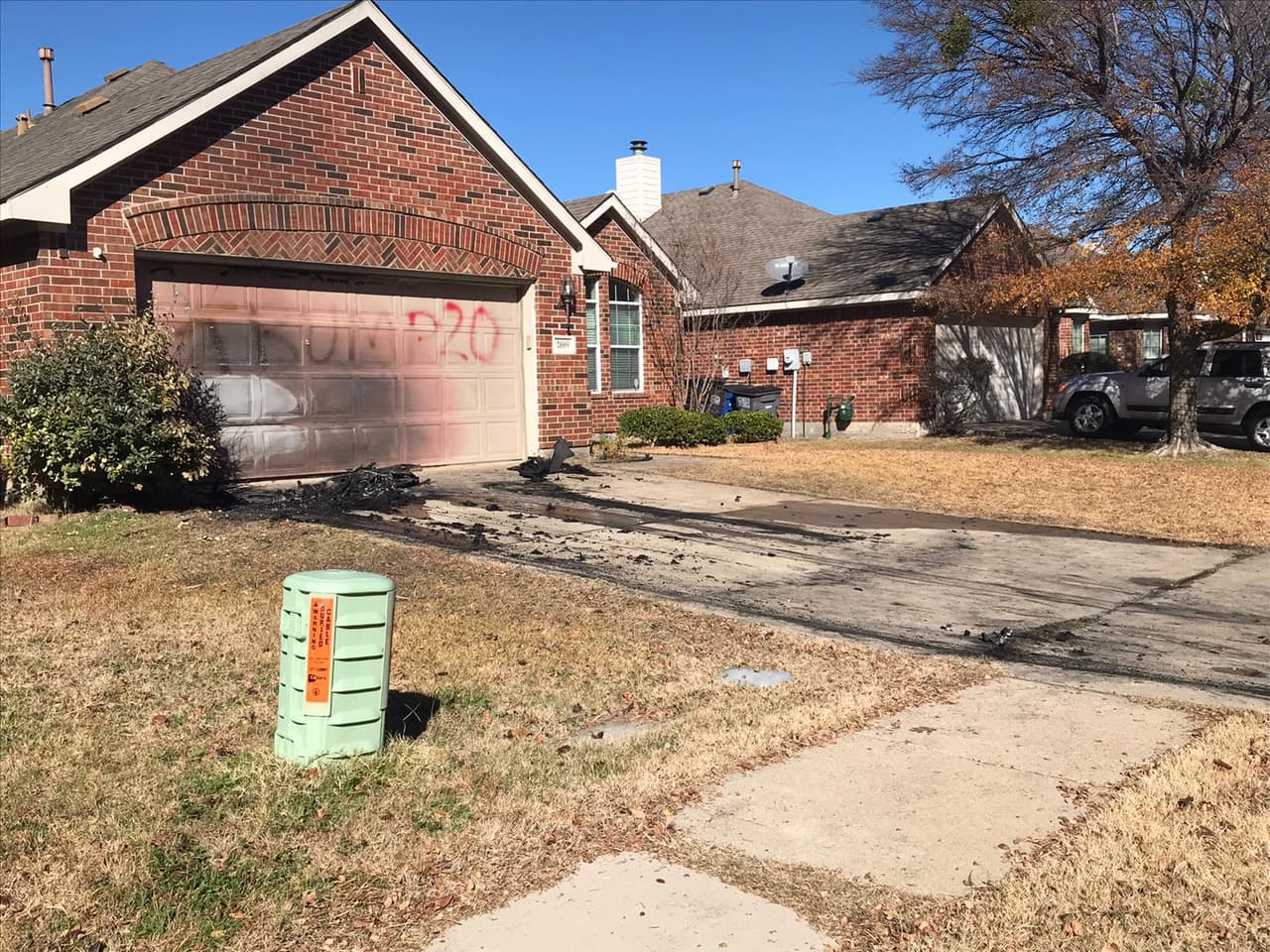 Crawford también dijo a Noticias 23 que se enteraron del incendio porque su hijo había notado el olor del humo alrededor de la 1 am y al ver las llamaradas los despertó.
<br>
<br>