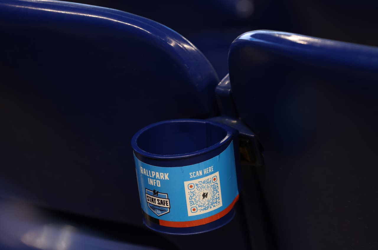 Los rieles para bebidas estarán abiertos en todo el estadio, además de los que están en los asientos.