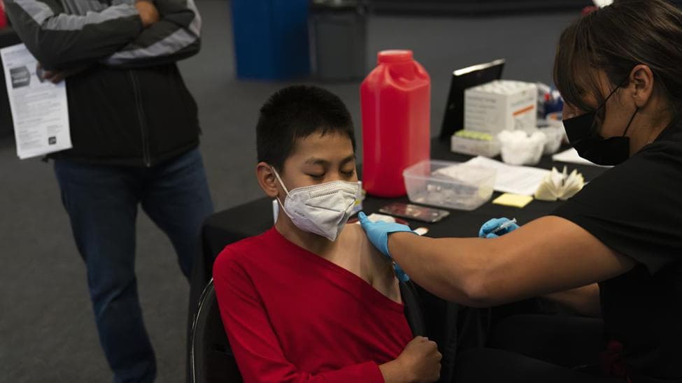 California pospone mandato de vacunación para escuelas; mira hasta cuándo entrará en vigor