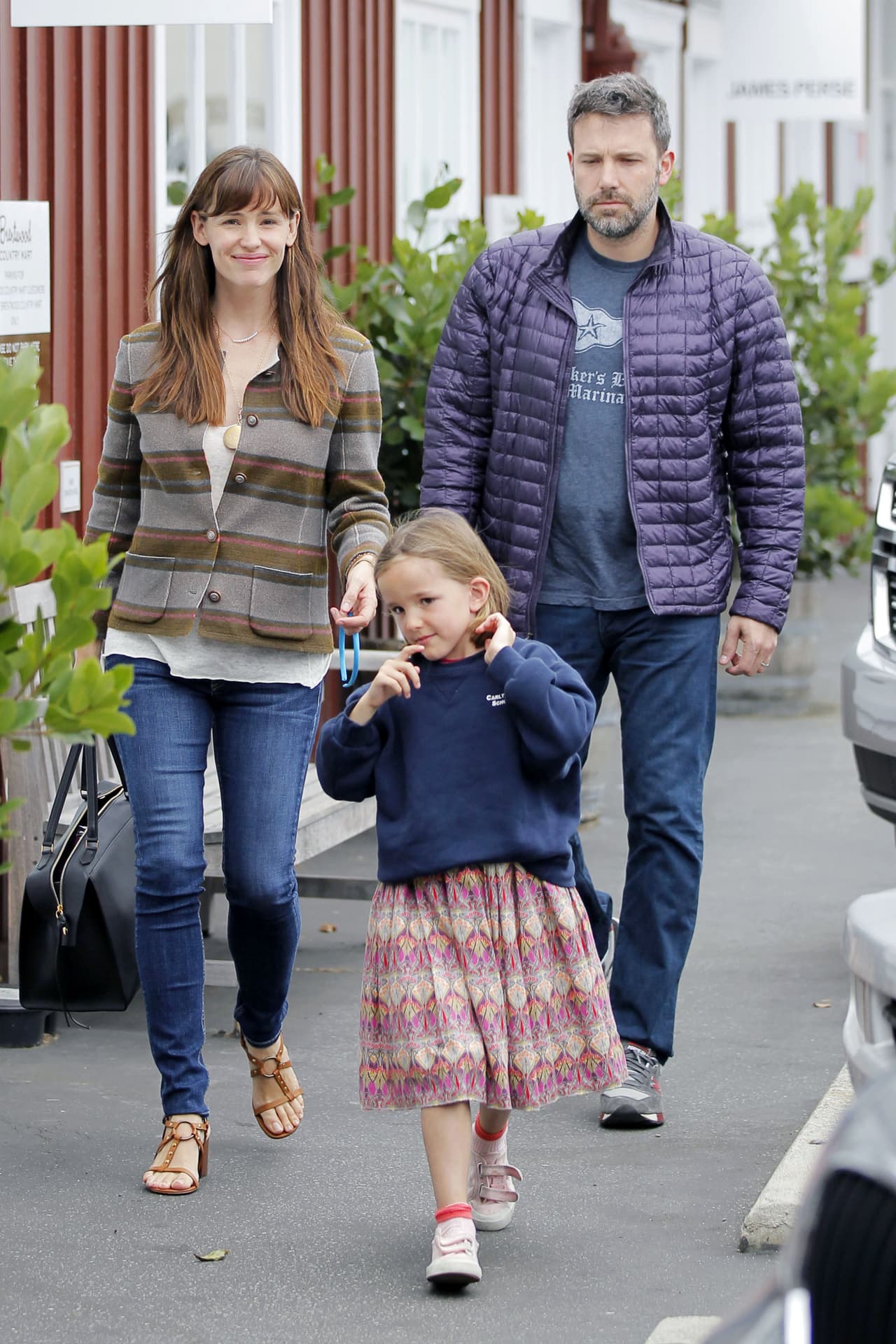 Hasta regaló una carita feliz a los paparazzi.