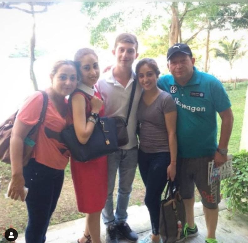 "Nunca le he pedido nada a nadie, pero en esto sí le pido que
<b>por favor nos eche la mano</b>", imploró.
<br>