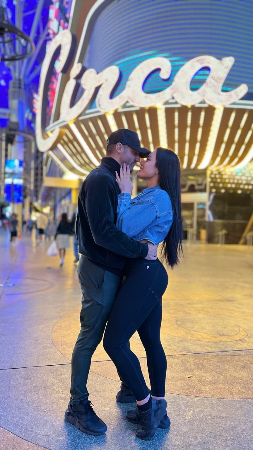 “Yo el día que conocí a Toni no sabía quién era, yo fui solo a apoyar a mi amiga Rosalba, dueña del estudio”, explicó. 
<br>