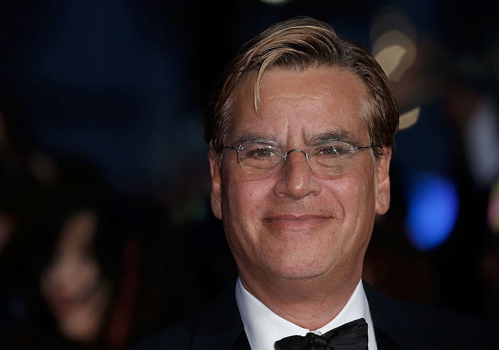 El filme fue escrito y dirigido por Aaron Sorkin (foto), y cuenta con actuaciones como las de Sacha Baron Cohen, Eddie Redmayne, Jeremy Strong y Mark Rylance. 
<br>