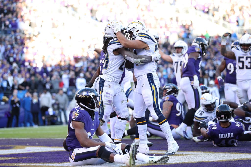 Chargers electrocutaron a los Ravens y avanzaron a la Ronda Divisional