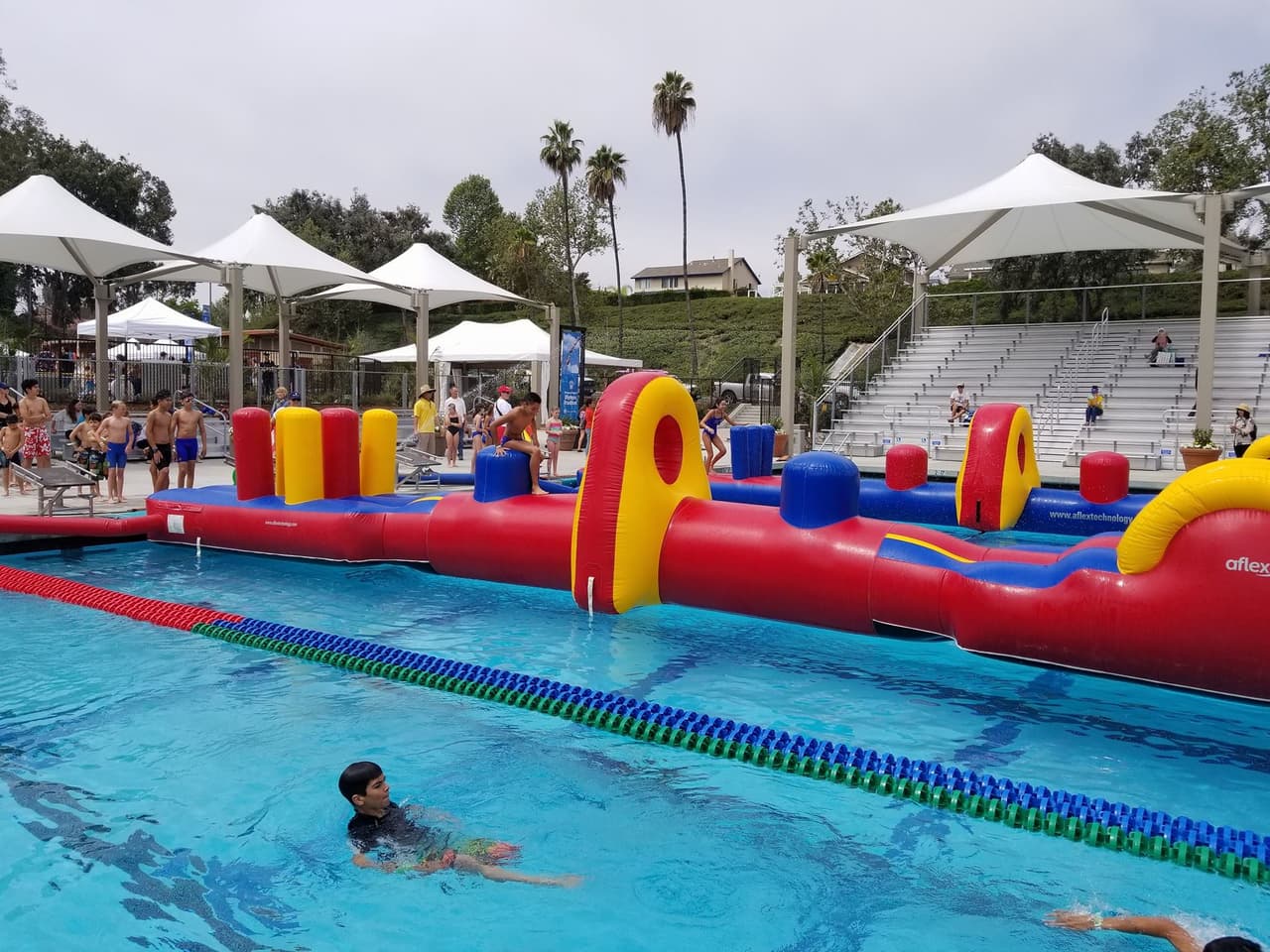 <b>Mission Viejo #11</b>
<br>También está localizada en el condado de Orange, y hasta tienen su propia aplicación donde sus habitantes encuentran toda la información relevante de la ciudad, alertas de emergencias y actividades culturales y recreativas. 
<br>
<b>Población</b>: 96,928
<br>
<b>Ingreso promedio</b>: $107,988
<br>
<b>Tasa de graduación</b>: 94.4%
<br>
<b>Tasa de delincuentes sexuales (por cada 10.000)</b>: 3.80
<br>