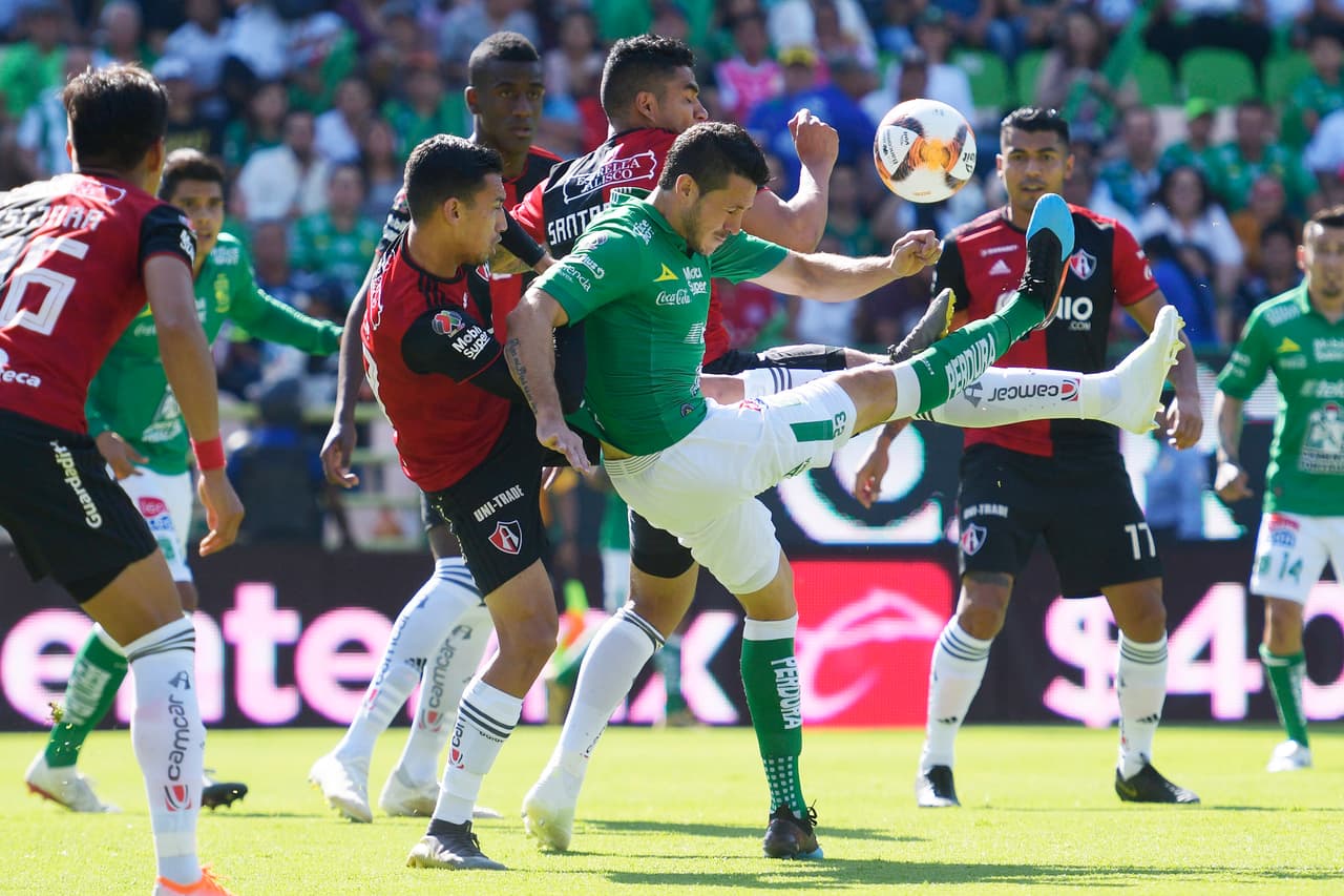 Atlas luchó en busca del empate, pero León fue superior en todas las líneas y logró aumentar su ventaja.