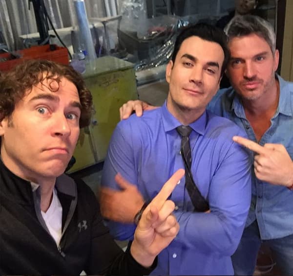 Pero dicen “corte” y se pueden dar el lujo de bromear; hasta Carlos de la Mota se incorporó.