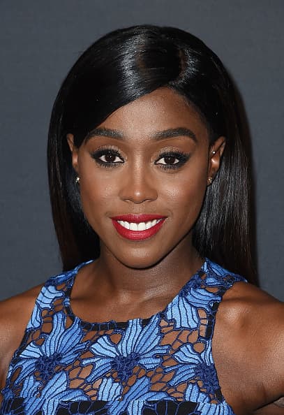 La fuente reveló que en el set de rodaje de la entrega 25 de James Bond ya no se permite la expresión
<b>'Chicas Bond'</b>, y que ésta ha sido sustituida por ‘Mujeres Bond’: "A todos nos dijeron que a partir de ahora se les va a abordar como
<b>'Mujeres Bond'</b>".