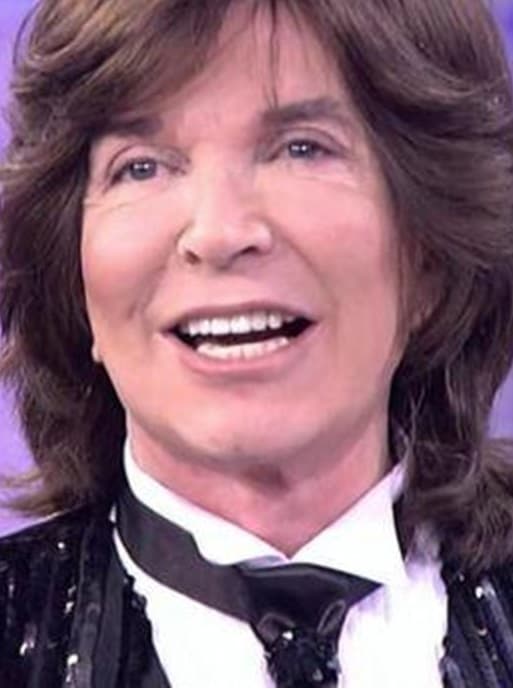 Hola! informó que Camilo Blanes llevará las cenizas del cantante al Ayuntamiento de Alcoy y allí podrá ser despedido por los vecinos que deseen hacerlo.