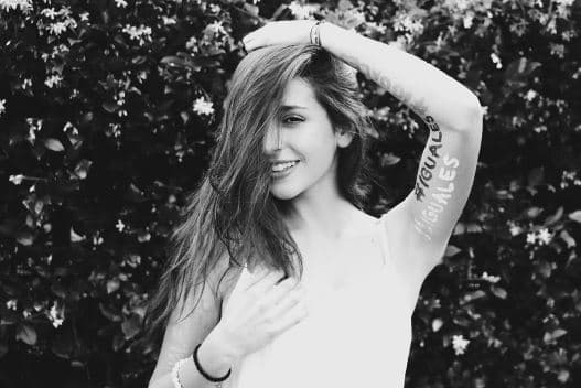 Sofía siempre luce su pelo suelto.