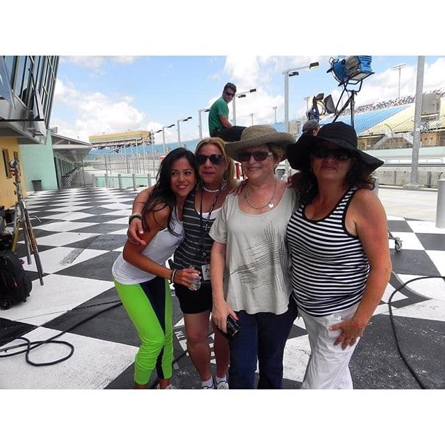 Ya ellas la conocen y sin embargo le temen. Laura Moro es la profesora de dicción más estricta. Sabe con qué vienen las chicas y no aceptará excusas.