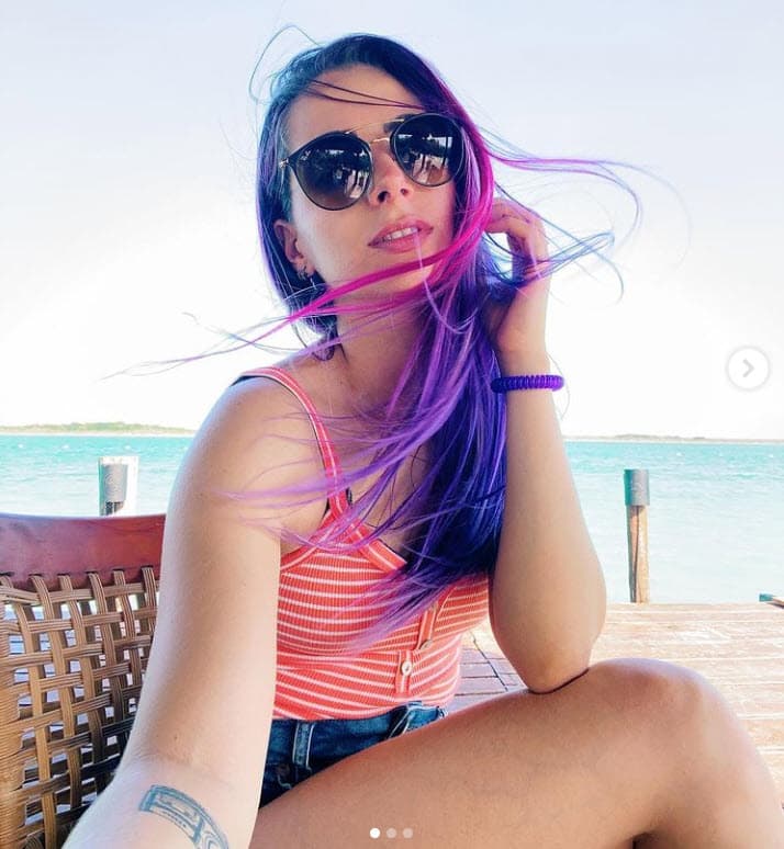 Pero su fama no solo se debe a las plataformas digitales. También ha trabajado en televisión, como colaboradora en el Canal Once, una televisora pública mexicana perteneciente al Instituto Politécnico Nacional. 
<br>