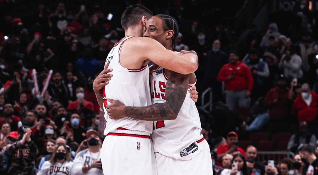Dupla DeRozan y Vučević se combina para 65 puntos en triunfo de Bulls
