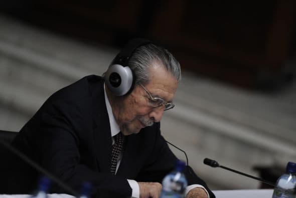 Otra testigo ixil, identificada como doña Juana, narró que luego de que los soldados dieron muerte a su esposo huyó con sus ocho hijos a la montaña para escapar del Ejército.