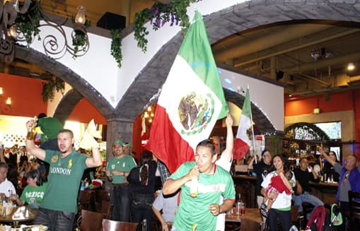 Es ideal para asistir a echarle porras a tu equipo favorito y disfrutar de alguna de sus especialidades como un ceviche estilo “La Huasteca” ó un buen chile en nogada. Y si te gusta la coctelería aquí podrás probar una margarita de nopal que es excelente. 
<b>Dirección:</b> 3150 E Imperial Hwy #100, Lynwood. (Imagen tomada de Twitter)