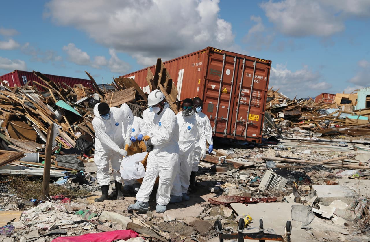 Hasta el momento las autoridades han confirmado oficialmente la muerte de unas cuatro decenas de personas, un número que temen que aumente a medida que continúe la exploración de los escombros.