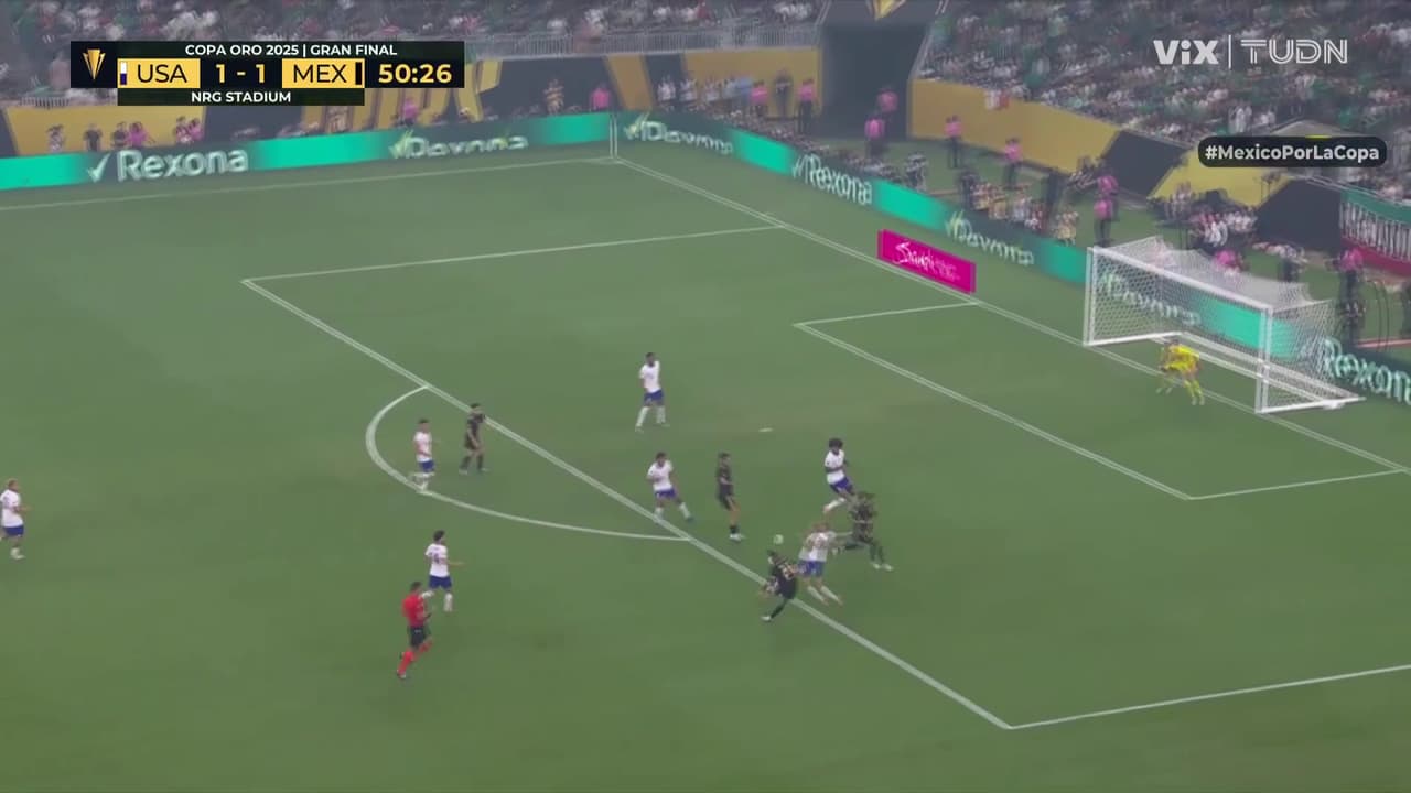 ¡Se salva Estados Unidos! Piojo Alvarado dispara y por poco hace un golazo