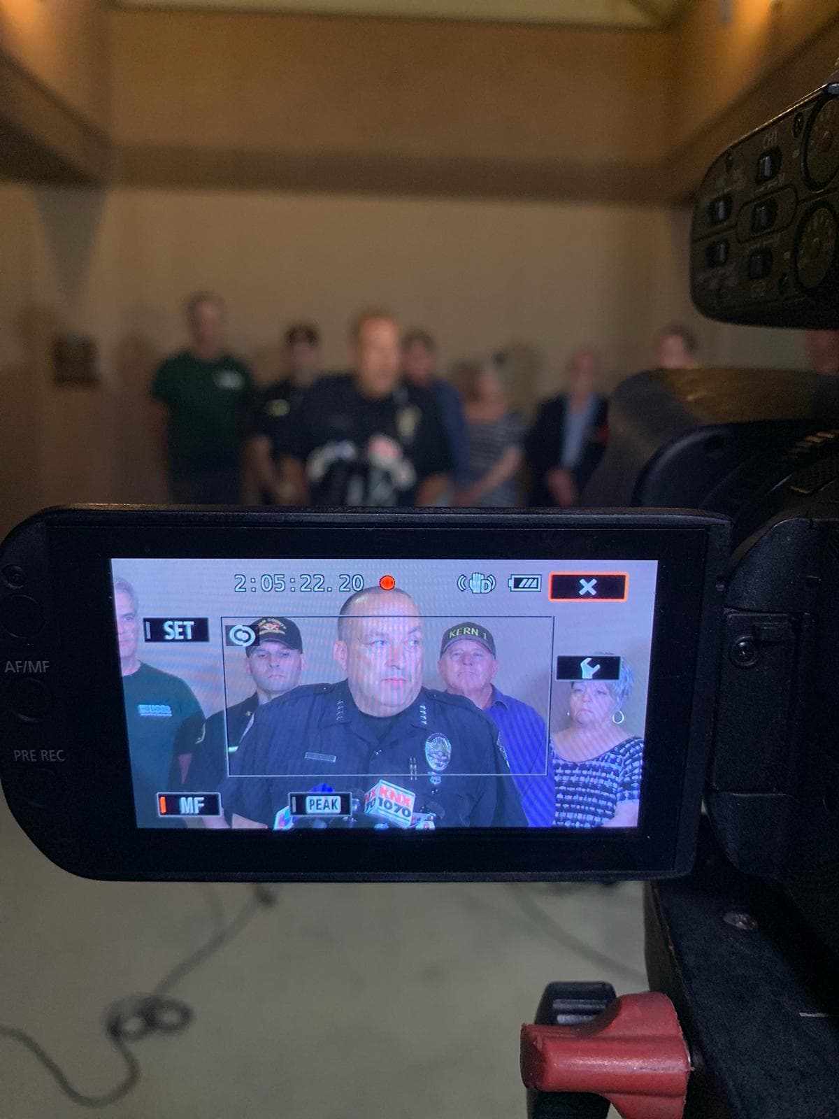 Conferencia de prensa de este sábado donde se informó que las carreteras se encuentran totalmente despejadas, se trabaja en daños menores como remoción de escombros y reparando filtraciones de gas y agua.