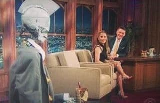 Aunque el humor de Craig es un poco subido de tono, ni el robot "Jeffrey" pudo con la belleza de esta linda boricua.