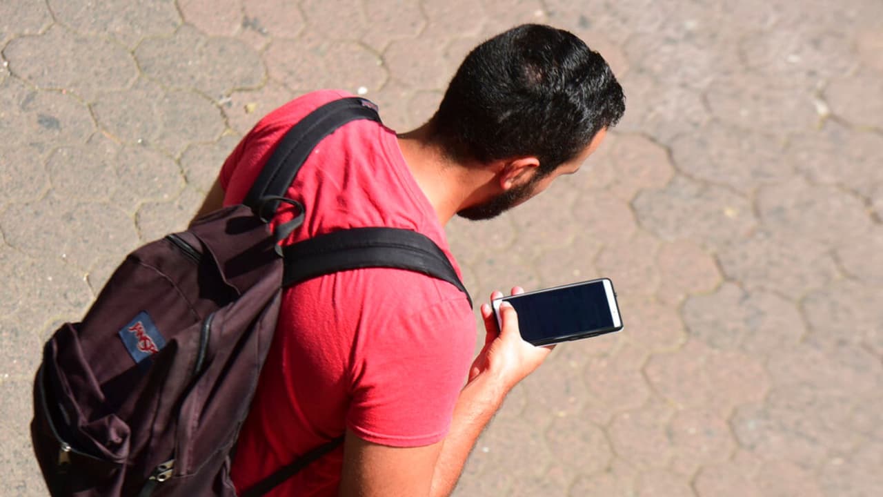 Departamento de Salud investigará si radiación de celulares causa daños neurológicos y cáncer