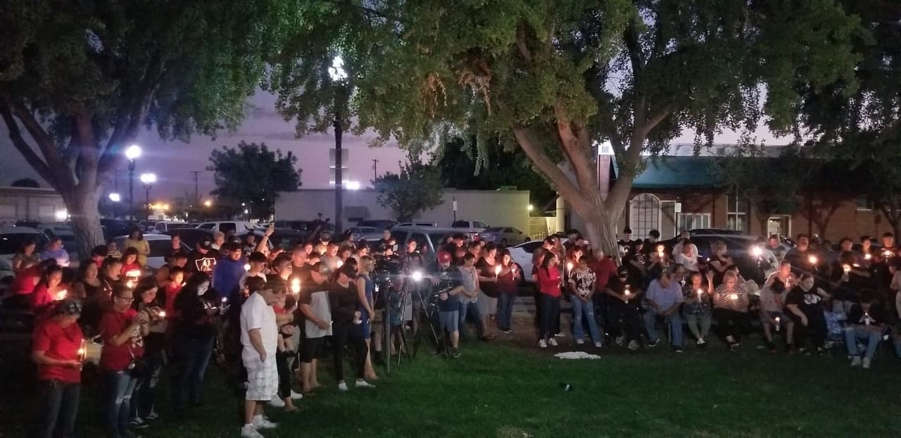 Amigos y familiares de Jolissa Fuentes tomaron la palabra en la vigilia.