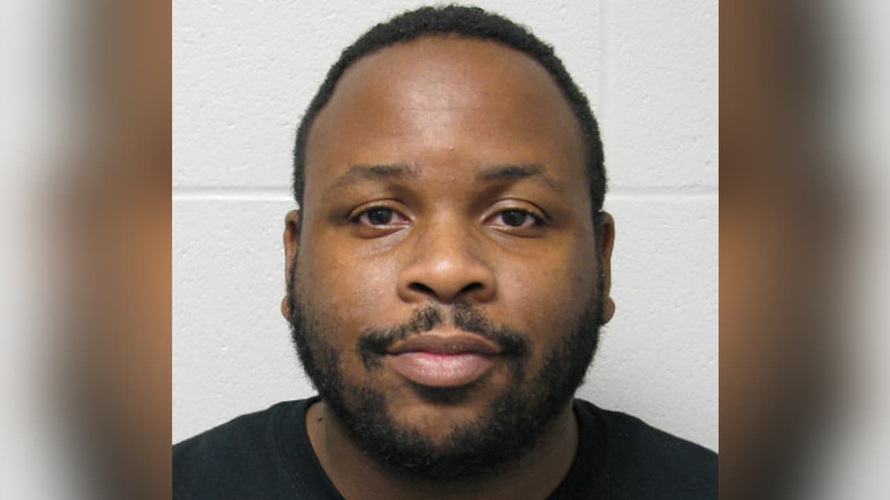 Comparece en corte un exmaestro del distrito de Katy acusado de realizar grabaciones inapropiadas de una alumna 