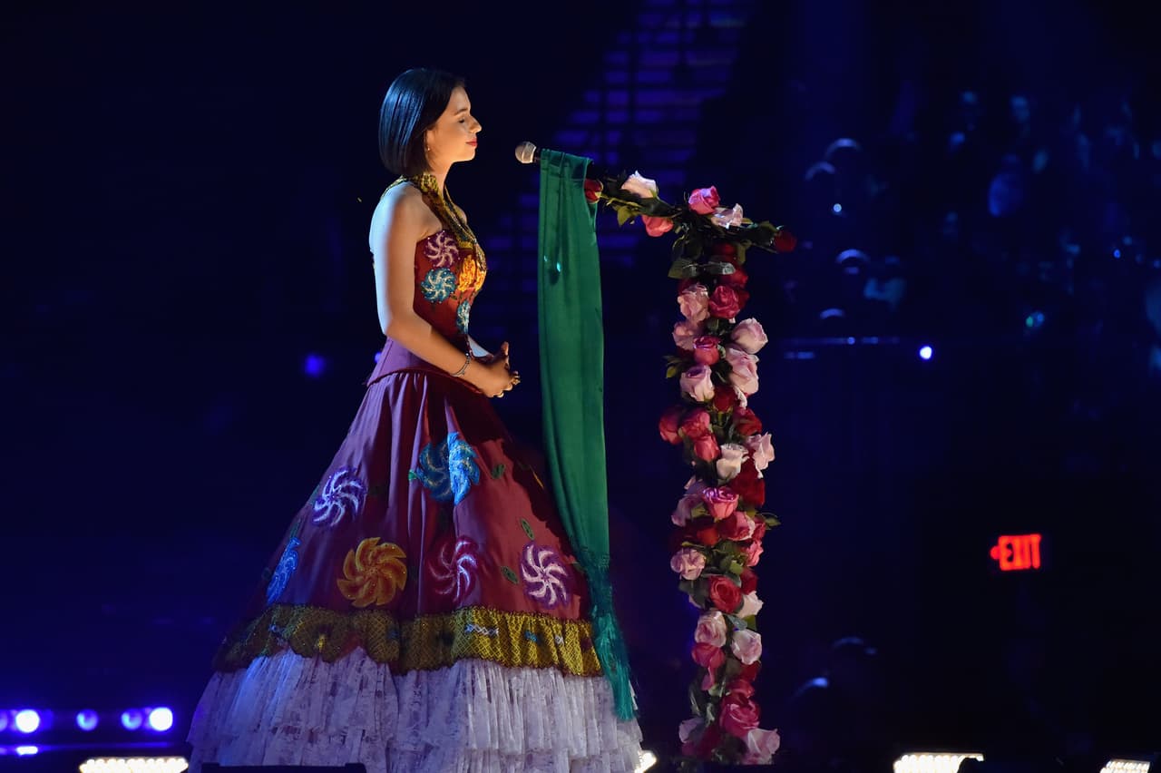 De inmediato en redes sociales surgieron decenas de comentarios positivos sobre la actuación de Ángela en el escenario del Latin GRAMMY, no se hicieron esperar, como: "Nos hiciste poner la piel chinita" o "Un ángel se apareció en el escenario", entre muchos más.